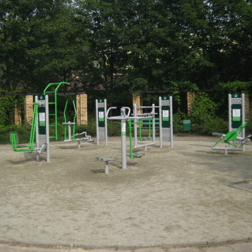 Buiten fitness toestel: Hips 7 Buitenfitness toestellen in een fitnesspark bieden een complete workout ervaring voor alle leeftijden, bevorderen gezondheid en welzijn, en maken trainen in de frisse lucht mogelijk.